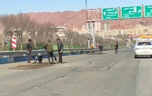 نهضت آسفالت ریزی با بیل و کلنگ در تبریز نهضت آسفالت ریزی با بیل و کلنگ در تبریز