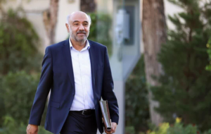 علت تأخیر در سفر وزیر کار به شهرستان سراب چه بود؟ علت تأخیر در سفر وزیر کار به شهرستان سراب چه بود؟