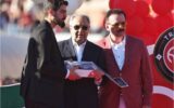 تجلیل فرزند شهید آل‌هاشم از مالک و هواداران تراکتور در جشن قهرمانی