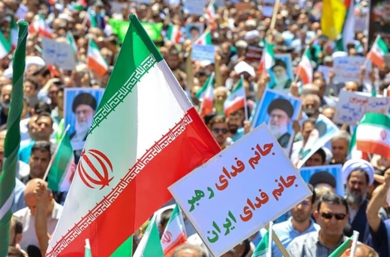 خروش مردم تبریز در نمازجمعه خشم و نصر تبریز + تصاویر