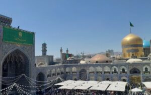 نصب کتیبه ویژه «نَصرُ مِنَ الله وَ فَتح غَریب» در حرم امام رضا(ع)