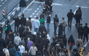 جوانان و نوجوانان در تیررس دشمنان!