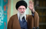 همه یارانش آمده اند به استقبال…