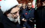 فیلم| دلجویی امام جمعه تبریز از دختر روحانی شهید